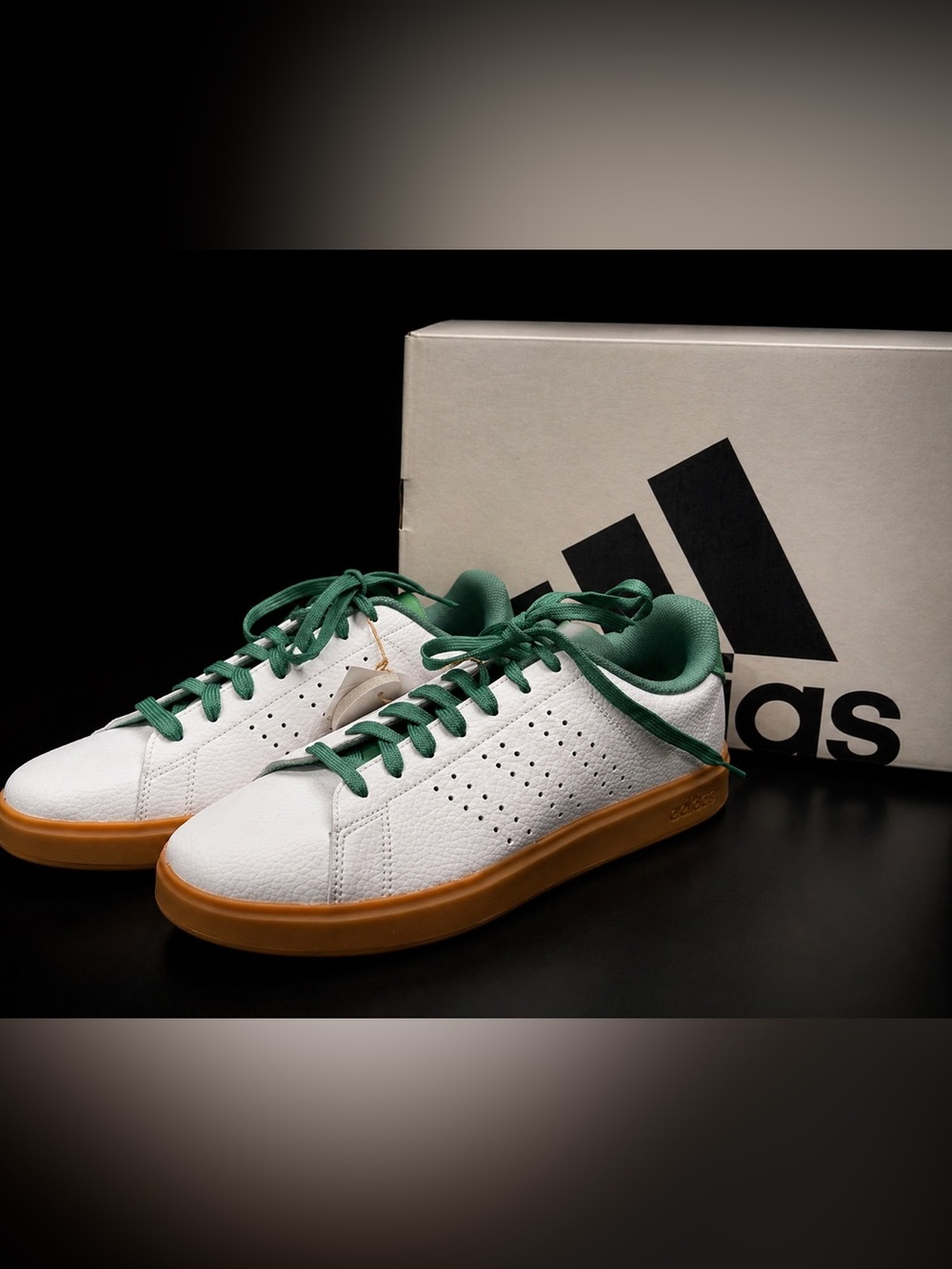 New in Box! Adidas White Leather Sneakers with Green Accents Advantage 2.0 sz 9